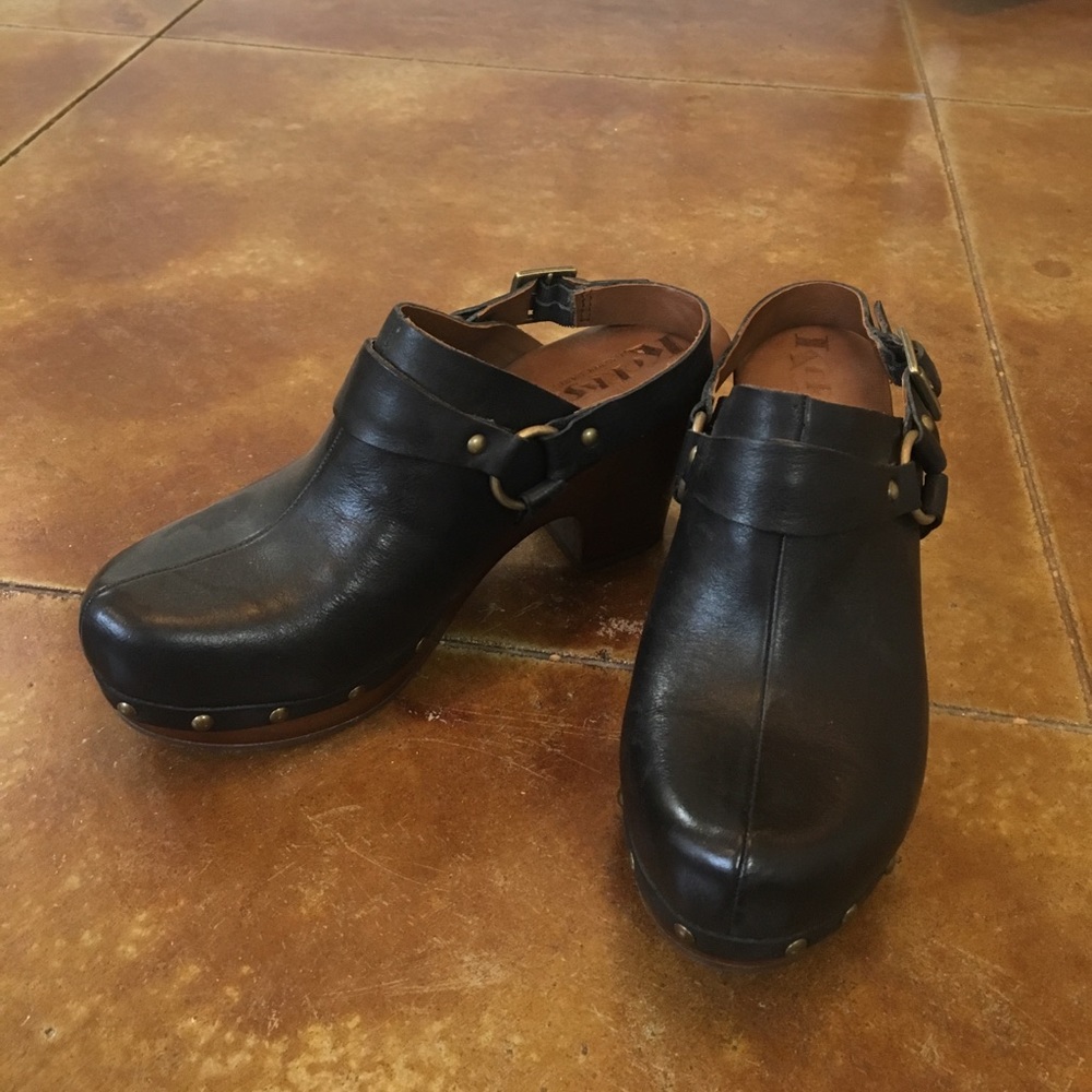 Women’s Kork-Ease Size 9 Black leather wood sole.